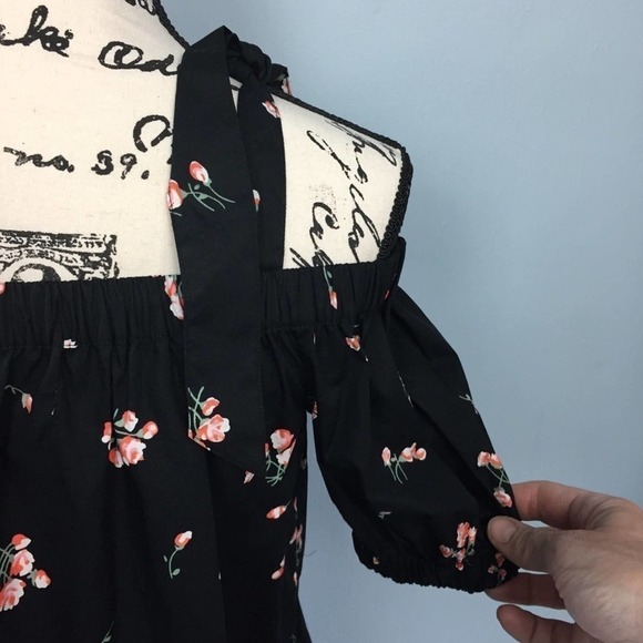 𝅺14th & Union Off the Shoulder Black Tulip Floral Lightweight Blouse Women’s S - Picture 5 of 12